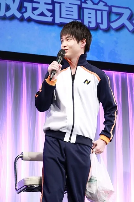 《Re:从零开始的异世界生活》菜月昴的运动服准备好这些钱你也穿得到啦!穿了之后就能跑到异世界吗?
