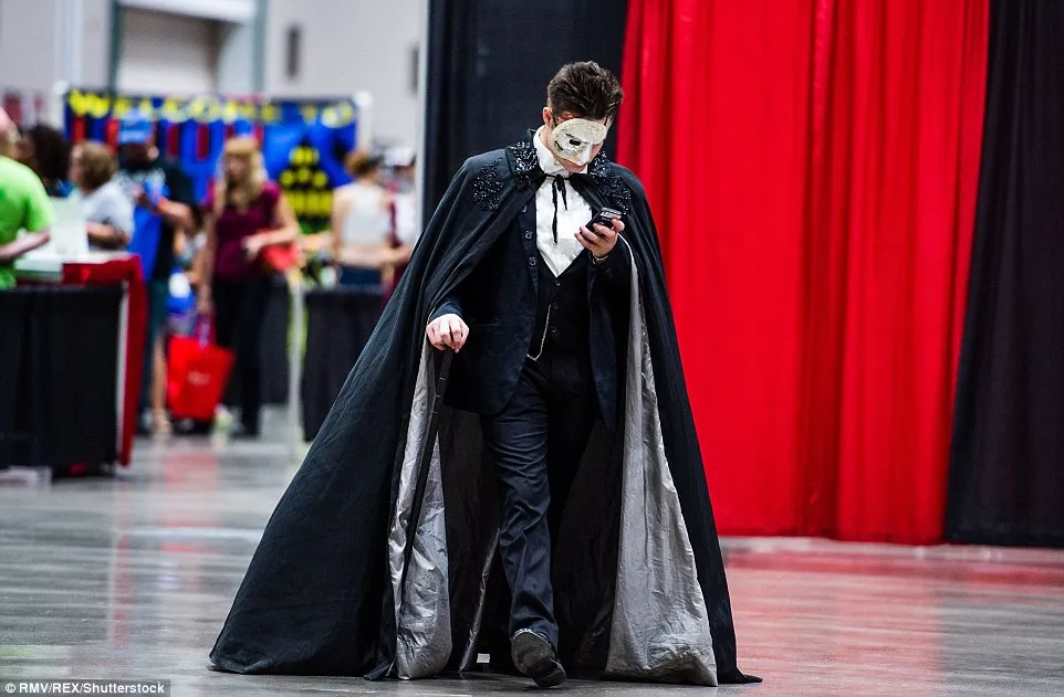 3736351600000578-0-Can_you_hear_me_now_The_Phantom_of_the_Opera_looks_like_he_might-a-8_1471207379052