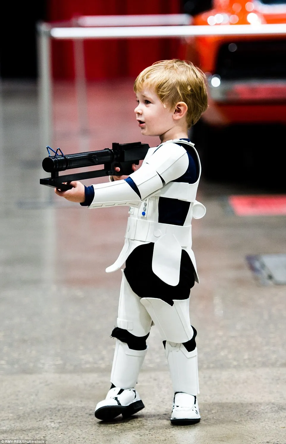 3736359A00000578-0-Super_trooper-m-32_1471206144466