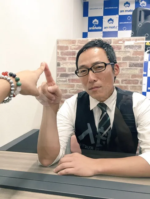 《囚禁的手掌》见面会充满让人害羞的气息w从隔板中感受「梅原裕一郎」传来的体温♥