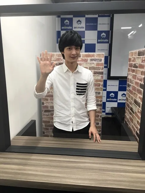 《囚禁的手掌》见面会充满让人害羞的气息w从隔板中感受「梅原裕一郎」传来的体温♥