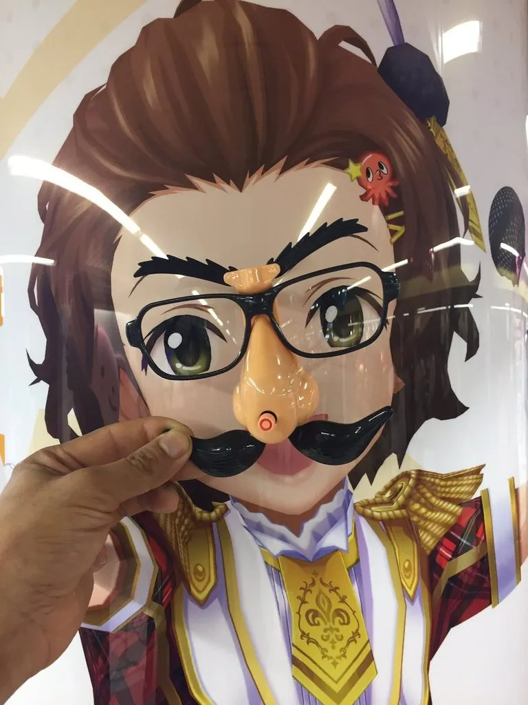 偶像大师灰姑娘女孩全员变身眼镜娘 声优本尊与广告合影 偶像大师灰姑娘女孩全员变身眼镜娘 声优本尊与广告合影