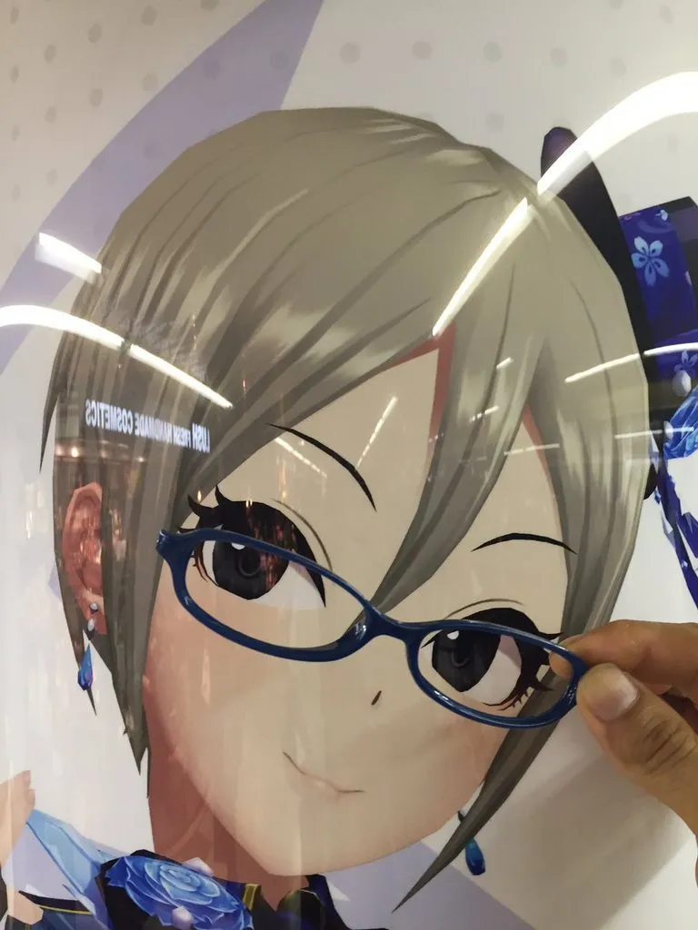 偶像大师灰姑娘女孩全员变身眼镜娘 声优本尊与广告合影 偶像大师灰姑娘女孩全员变身眼镜娘 声优本尊与广告合影