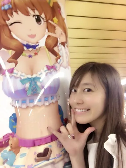 偶像大师灰姑娘女孩 偶像大师灰姑娘女孩全员变身眼镜娘 声优本尊与广告合影