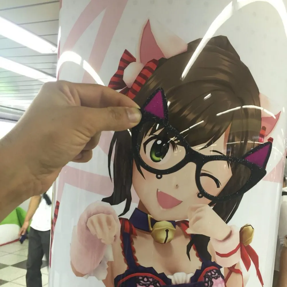 偶像大师灰姑娘女孩全员变身眼镜娘 声优本尊与广告合影 偶像大师灰姑娘女孩全员变身眼镜娘 声优本尊与广告合影