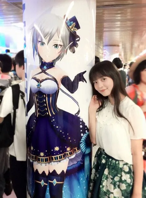 偶像大师灰姑娘女孩 偶像大师灰姑娘女孩全员变身眼镜娘 声优本尊与广告合影