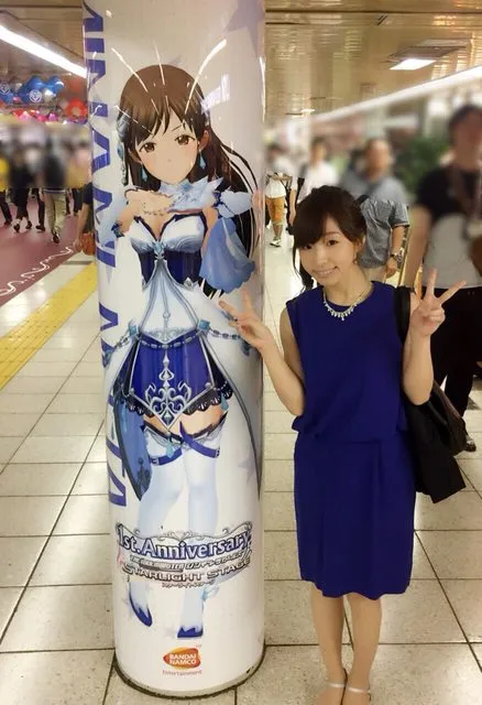 偶像大师灰姑娘女孩 偶像大师灰姑娘女孩全员变身眼镜娘 声优本尊与广告合影