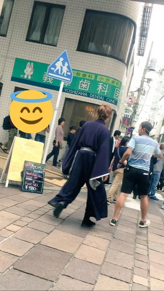 日本街头一帅哥身扛40米大刀-「死神」真人电影街头拍摄被路人拍摄