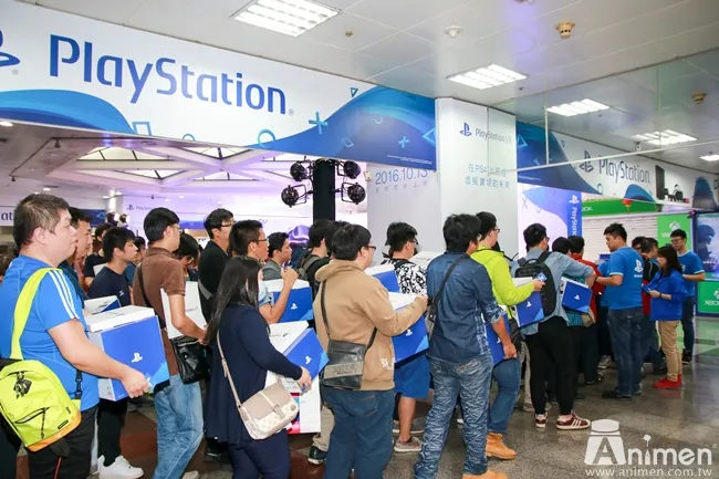 【现场直击】人类灭亡之日终于到来(嘘!)虚拟实境装置PlayStation VR庆祝上市,连勇者山田孝之都入手啦!