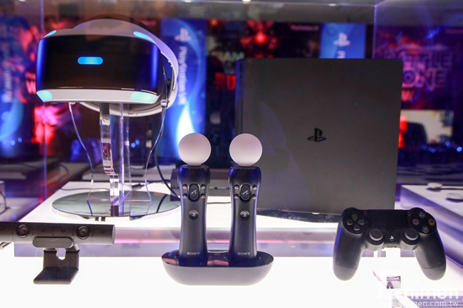 【现场直击】人类灭亡之日终于到来（嘘！）虚拟实境装置PlayStation VR庆祝上市，连勇者山田孝之都入手啦！