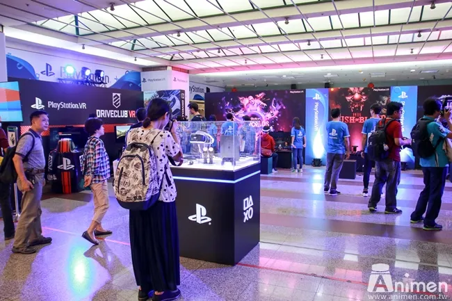 【现场直击】人类灭亡之日终于到来(嘘!)虚拟实境装置PlayStation VR庆祝上市,连勇者山田孝之都入手啦!