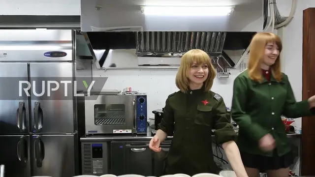 毛妹的俄罗斯咖啡屋-苏联军装妹子俄罗斯美食咖啡屋