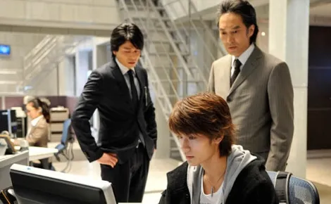 【漫画改编日剧特辑】三浦春马&佐藤健主演《BLOODY MONDAY~血色星期一~》,天才骇客该如何阻止生化危机毁灭日本!