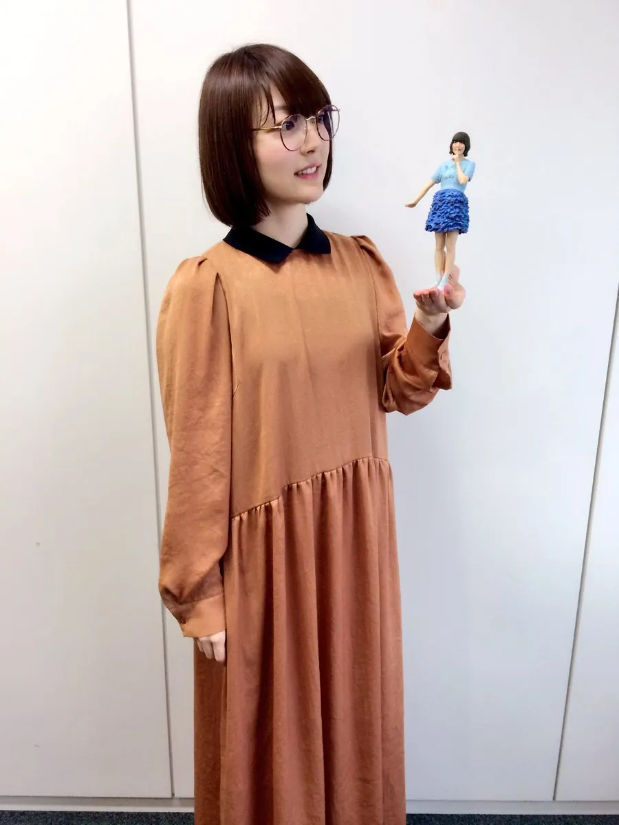 花泽香菜亲手展示-刷信用卡3万日元抽选香菜武道馆演唱会手办-绝对领域