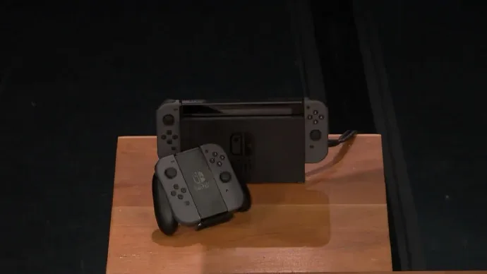 任天堂新主机Switch首次亮相电视节目 The Tonight Show 名嘴Jimmy兴奋把玩