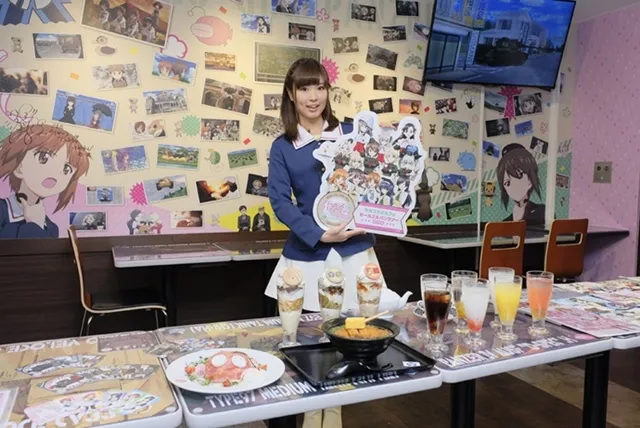 「少女与战车」咖啡店开张 渕上舞到场助兴