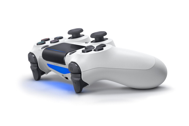 PS4 新色「冰河白」及无线控制器新色「冰河白」、「迷彩绿」将于1月19日在台上市