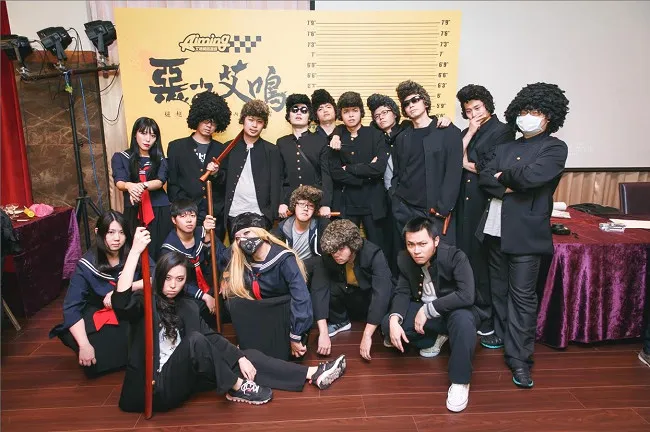 老板带头使坏 艾鸣尾牙率员工大玩cosplay乐庆五周年