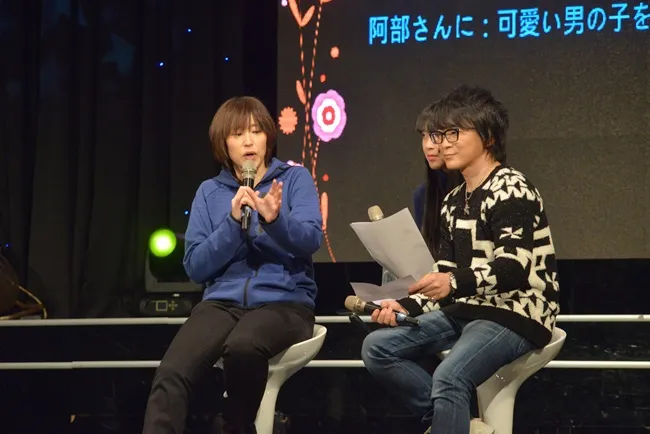 日本人气双声优斎贺光希、阿部敦登台,亲切率直魅力电翻全场 亲送情人节巧克力,粉丝激动眼眶泛泪