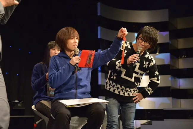 日本人气双声优斎贺光希、阿部敦登台,亲切率直魅力电翻全场 亲送情人节巧克力,粉丝激动眼眶泛泪
