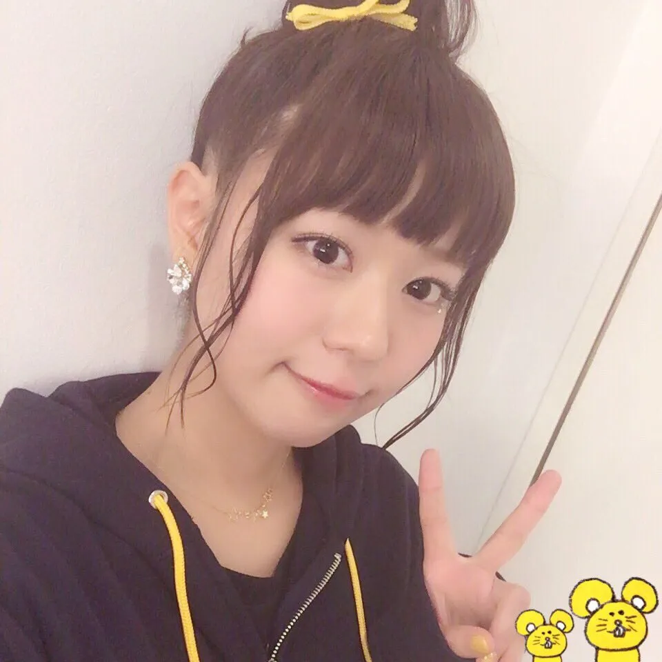 井口裕香 粉丝过十万花泽香菜画鸡纪念 川澄绫子手握咖喱棒-声之颜第十七期