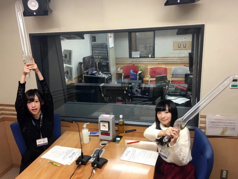 粉丝过十万花泽香菜画鸡纪念 川澄绫子手握咖喱棒-声之颜第十七期