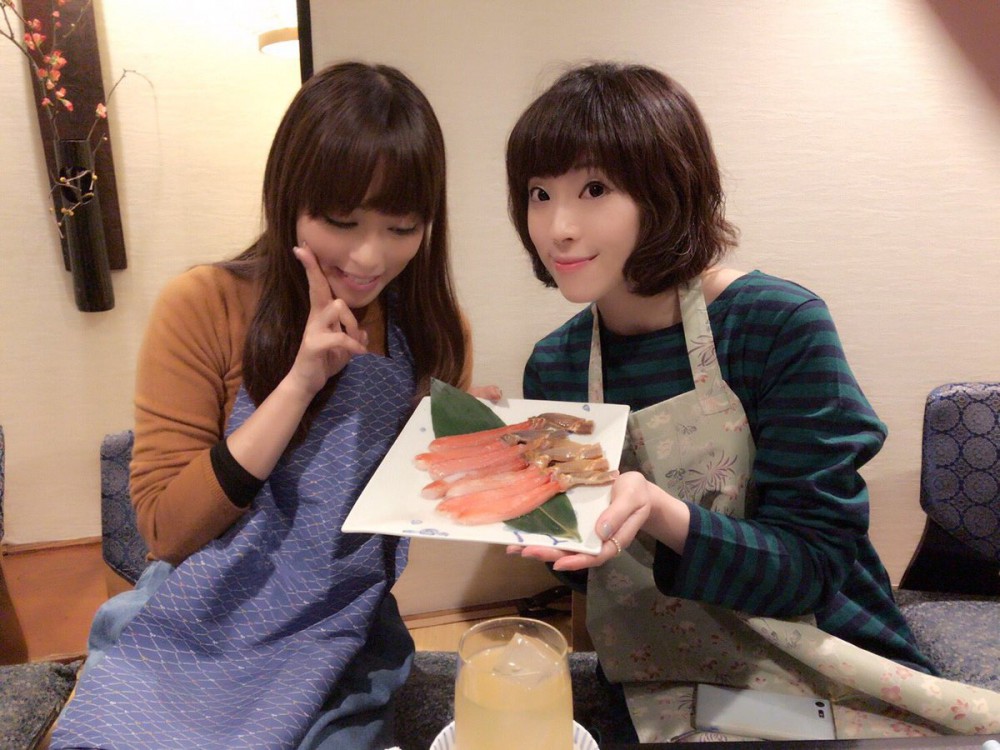 粉丝过十万花泽香菜画鸡纪念 川澄绫子手握咖喱棒-声之颜第十七期