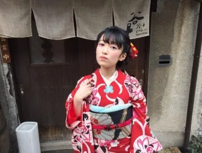 M·A·O折扇端庄眼镜娘 上坂堇巫女服家里打滚-声之颜第十八期