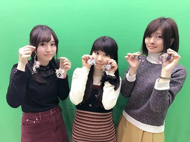 花守由美里 东山奈央 沼仓爱美 M·A·O折扇端庄眼镜娘 上坂堇巫女服家里打滚-声之颜第十八期