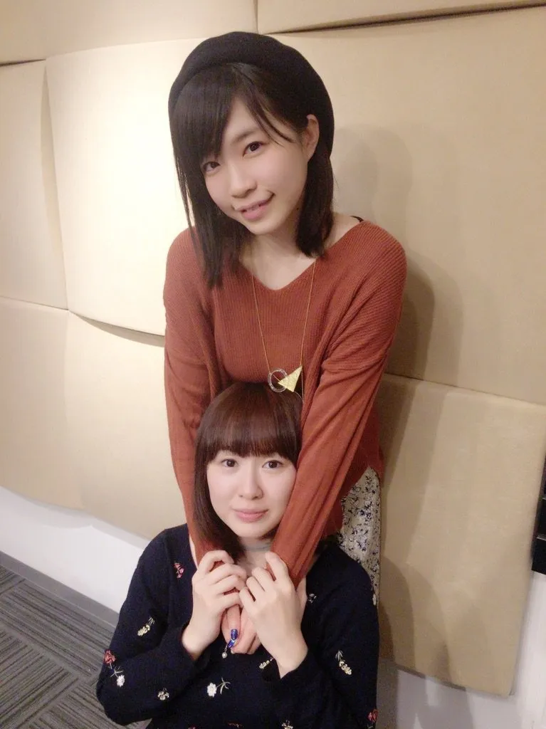 诹访彩花 照井春佳 M·A·O折扇端庄眼镜娘 上坂堇巫女服家里打滚-声之颜第十八期