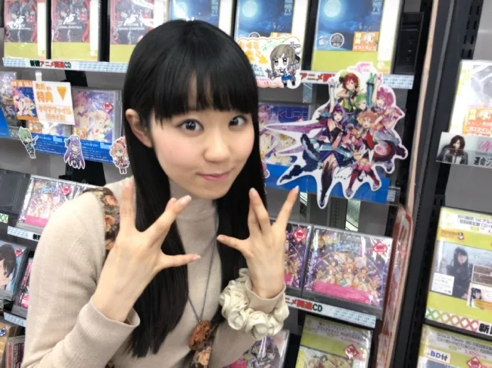 东山奈央 M·A·O折扇端庄眼镜娘 上坂堇巫女服家里打滚-声之颜第十八期