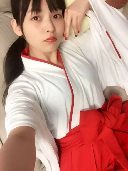 上坂堇 M·A·O折扇端庄眼镜娘 上坂堇巫女服家里打滚-声之颜第十八期