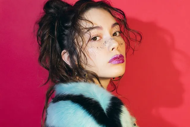 《夏目友人帐》第六期动画主题曲与片尾曲分别由「佐香智久」及「は安田レイ」担任,主视觉海报也一并解禁!