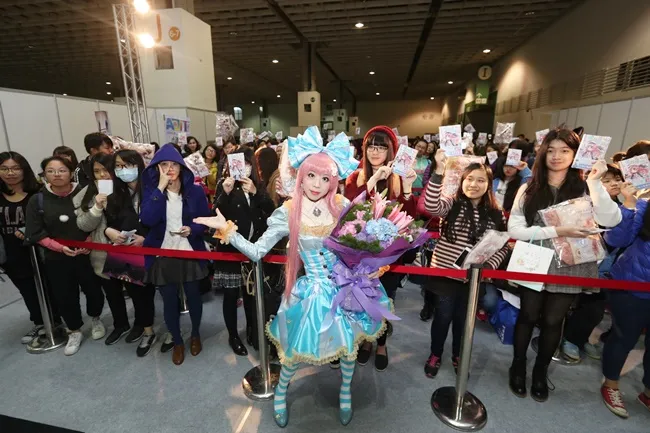 【2017TiCA】《唯妙唯俏☆COS社》完结签名会 陈汉玲COSPLAY爱丽丝登场!!