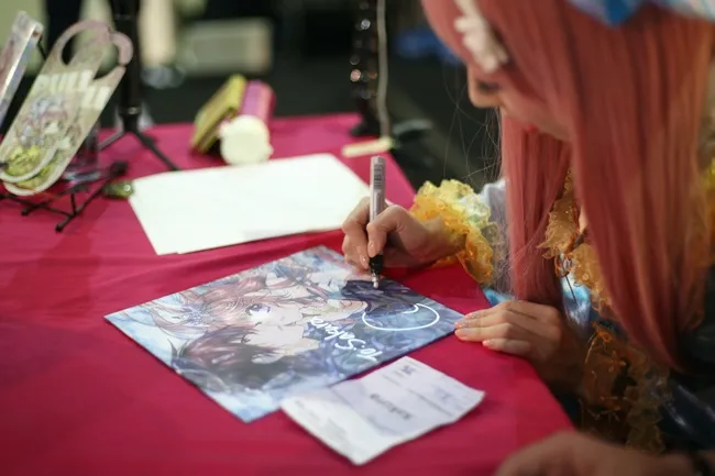 【2017TiCA】《唯妙唯俏☆COS社》完结签名会 陈汉玲COSPLAY爱丽丝登场!!