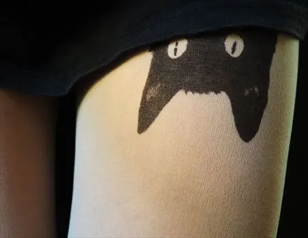 《若隐若现的可爱小黑猫裤袜🐾》喜欢穿热裤的女孩们必买♥我也好想当那只小猫啊…