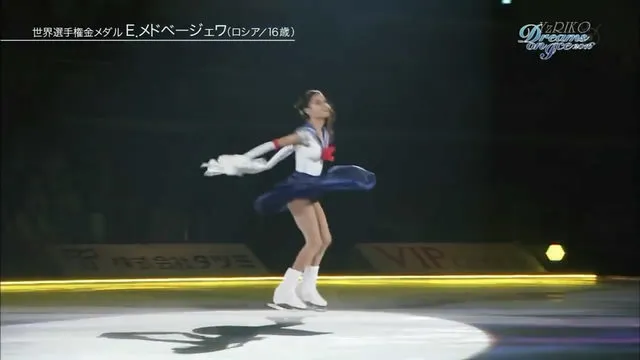 代表月亮萌死你们-俄罗斯少女梅德韦杰娃「美少女战士」花滑表演惊艳全场 代表月亮萌死你们-俄罗斯少女梅德韦杰娃「美少女战士」花滑表演惊艳全场