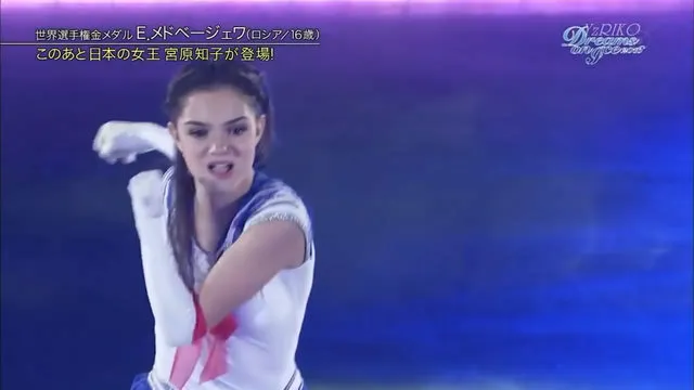 代表月亮萌死你们-俄罗斯少女梅德韦杰娃「美少女战士」花滑表演惊艳全场 代表月亮萌死你们-俄罗斯少女梅德韦杰娃「美少女战士」花滑表演惊艳全场
