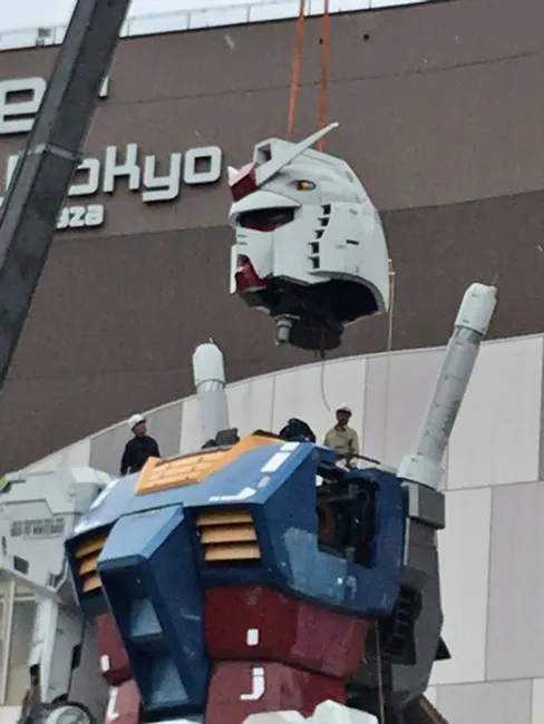 结束7年来的展示任务,台场等身大钢弹以Last Shooting姿态向粉丝道别…(T_T)