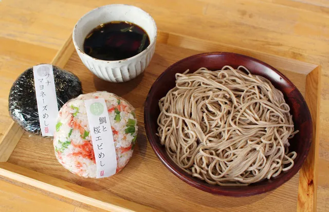 吃完美食后来试试手气拼个声优签名的绘马吧！《Urara迷路帖》与秋叶原多间店铺的合作活动明日展开