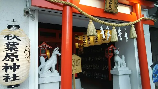 吃完美食后来试试手气拼个声优签名的绘马吧!《Urara迷路帖》与秋叶原多间店铺的合作活动明日展开