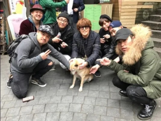 【POSE很重要】声优「宫野真守」到九份与狗狗拍帅照?果然人帅狗也帅XDD!
