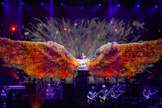 最后一场巡回演唱会出现巨大翅膀！「水树奈奈」终于变成声优界最终大魔王了(ﾟдﾟ)？