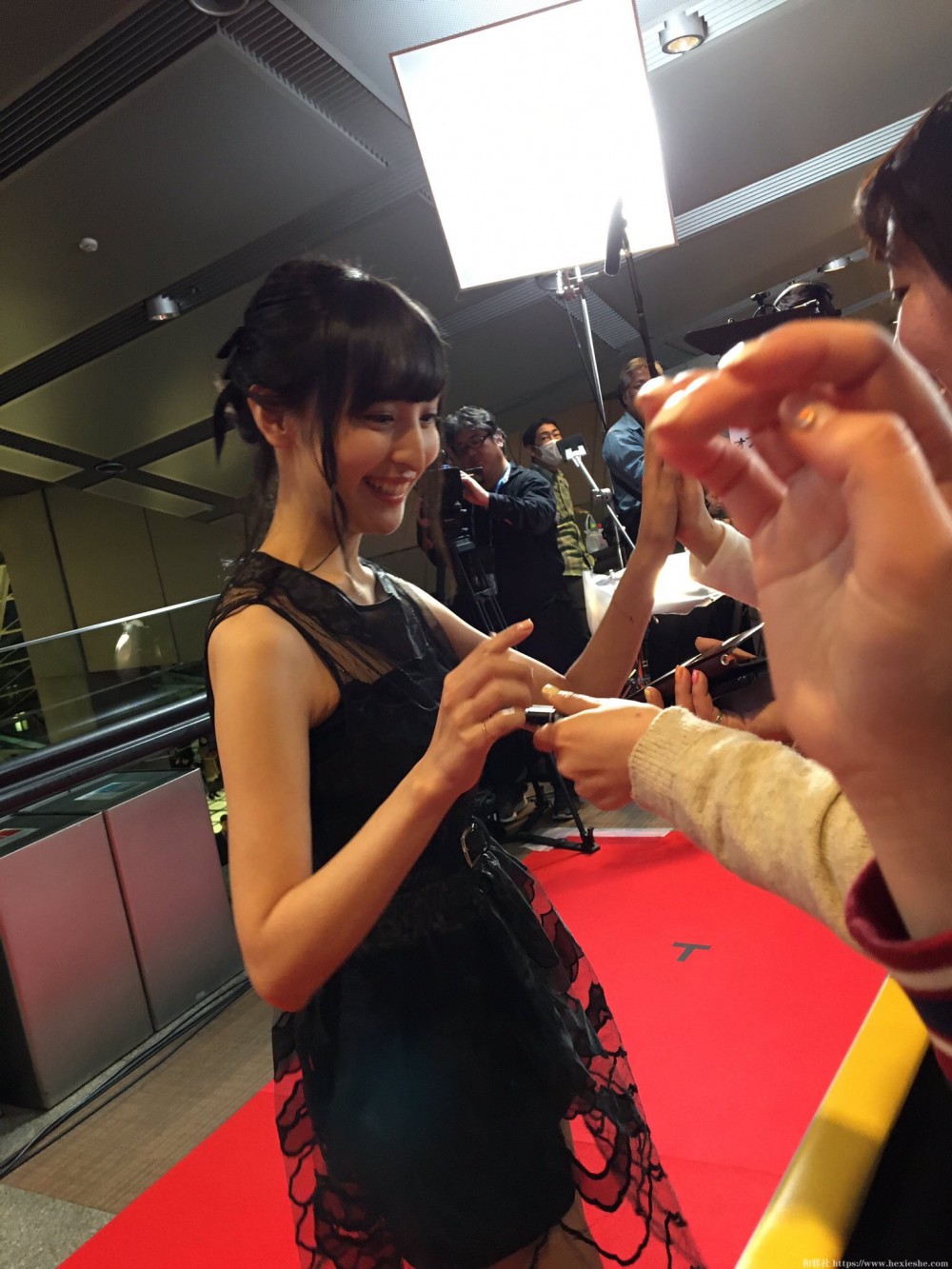 佐仓绫音参与『欢乐好声音』日本首映礼-美人声优走上红地毯