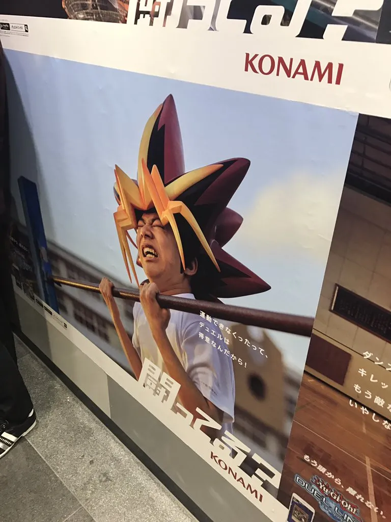 『游戏王Duel Links』奇葩广告引发争议 人人头顶武藤游戏假发