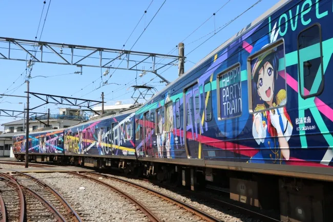 这辆列车是为你们而开的HAPPY PARTY TRAIN，《LoveLive! Sunshine!!》合作电车4月8日发车！-绝对领域