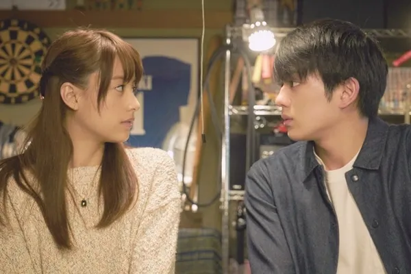 真剑佑＆山本美月主演，漫画改编电影《蜜桃女孩》新剧照公开！-绝对领域