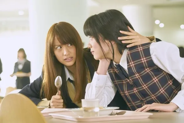 真剑佑＆山本美月主演，漫画改编电影《蜜桃女孩》新剧照公开！