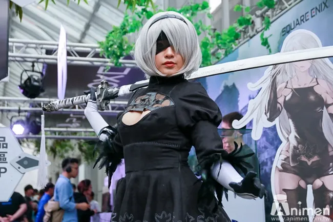 【现场直击】《尼尔 自动人形》繁中版抢先体验活动，人气COSER「Misa」扮演2B互动宣传！-绝对领域