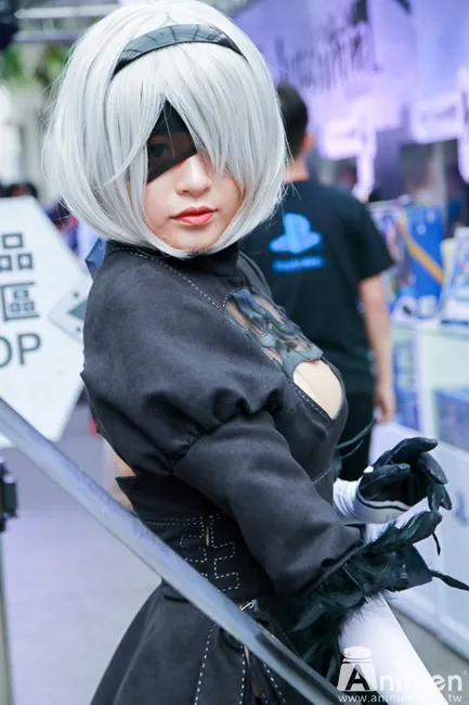 【现场直击】《尼尔 自动人形》繁中版抢先体验活动，人气COSER「Misa」扮演2B互动宣传！